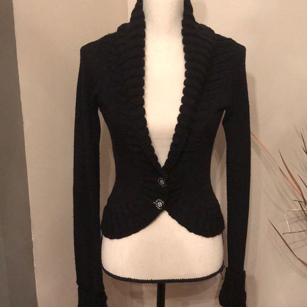 ‼️SOLD‼️ Really cute fitted sweater. - Picture 1 of 8